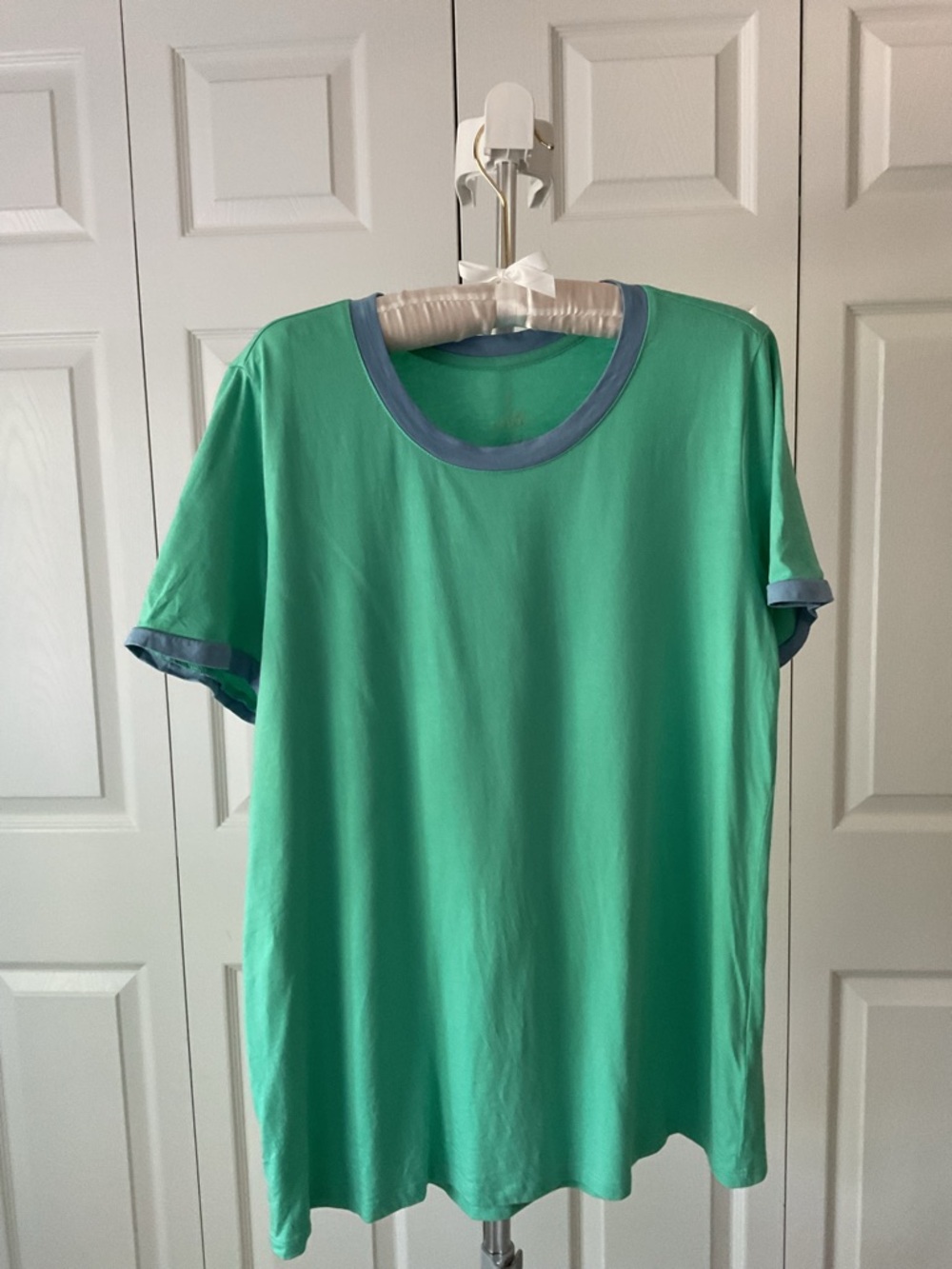 LOGO Green Short-Sleeve Crewneck T-Shirt with Blue Trim